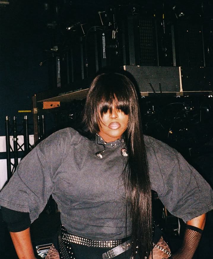 youngpeople_off's tweet photo. #Yseult rebondit ! Après son album « Mental », la chanteuse annonce son 3ᵉ album « Woman ». En plein #MentalTour, elle dévoile un extrait inédit aux sonorités 80’s, « Sexy On Ice ». Rendez-vous en novembre à l’Olympia puis en 2026 pour sa tournée nord-américaine. 💿 https://t.co/SvZSREK9gT