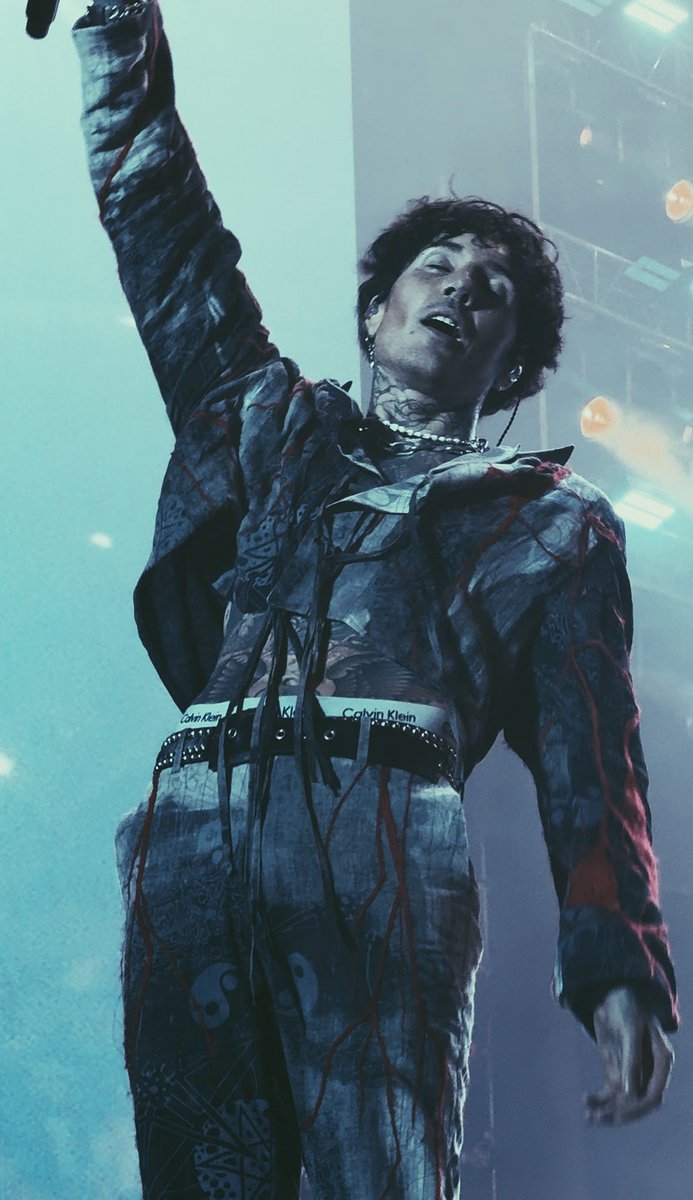 NexGen_Ell's tweet image. I took some nice photos of oli at reading festival 👉🏻👈🏻