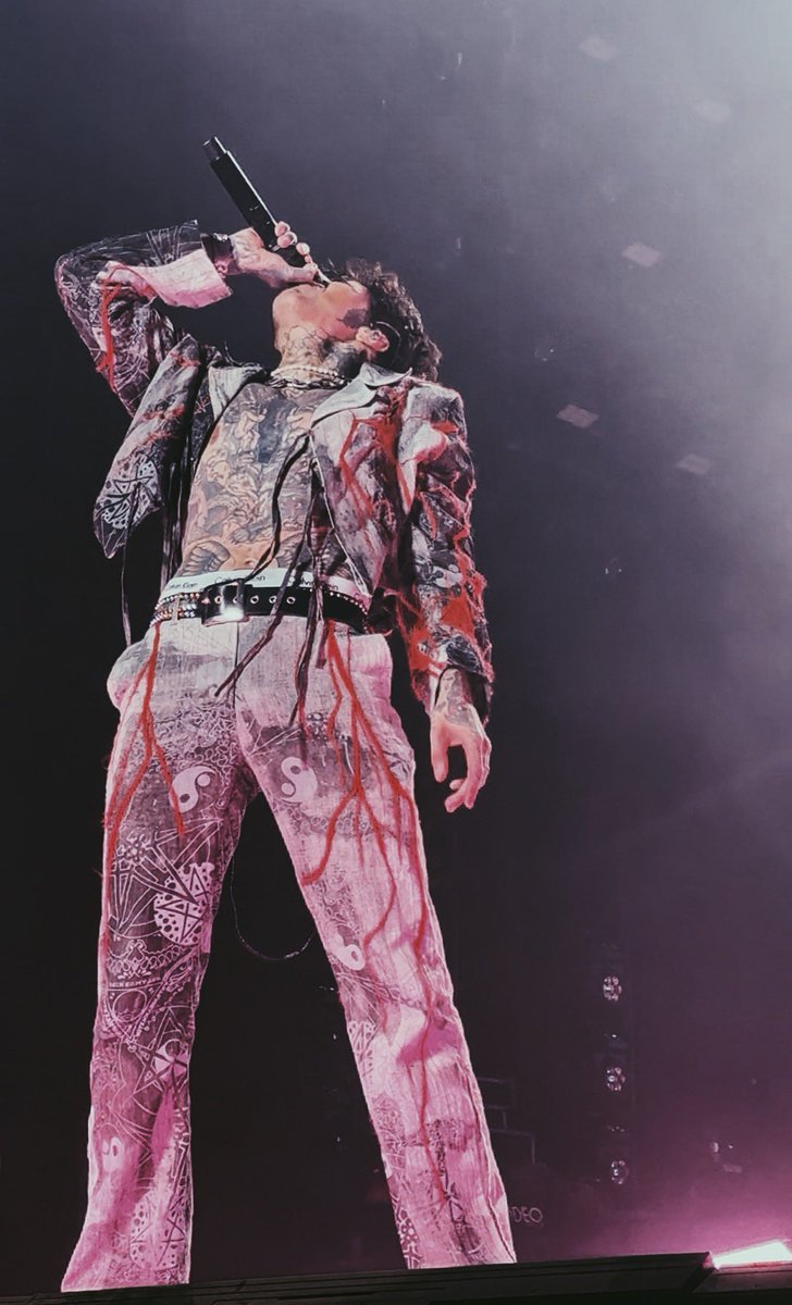 NexGen_Ell's tweet image. I took some nice photos of oli at reading festival 👉🏻👈🏻