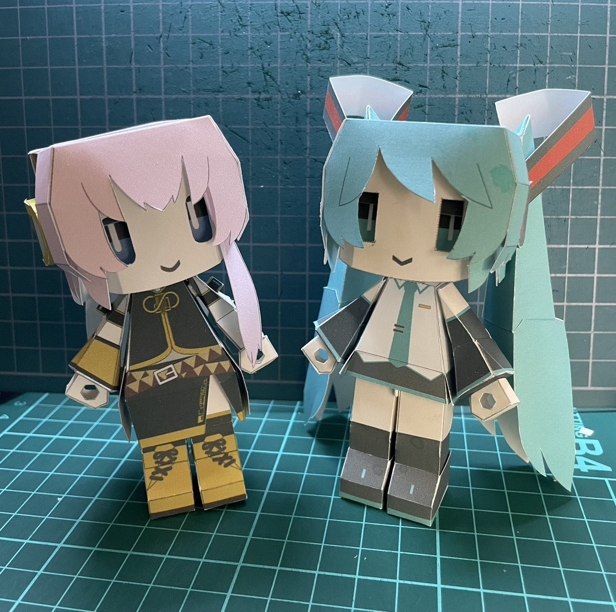 jiujiu_3's tweet photo. ペーパークラフト配布ページを作りました。まずはボーカロイド関係のものを配布します。その他は後日更新予定です。
https://t.co/W7c78IfbRE https://t.co/ylRWA0UG51