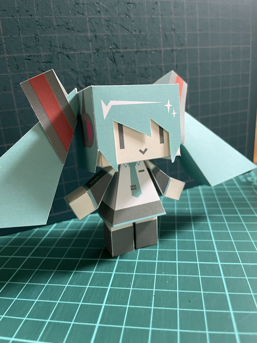 jiujiu_3's tweet photo. ペーパークラフト配布ページを作りました。まずはボーカロイド関係のものを配布します。その他は後日更新予定です。
https://t.co/W7c78IfbRE https://t.co/ylRWA0UG51