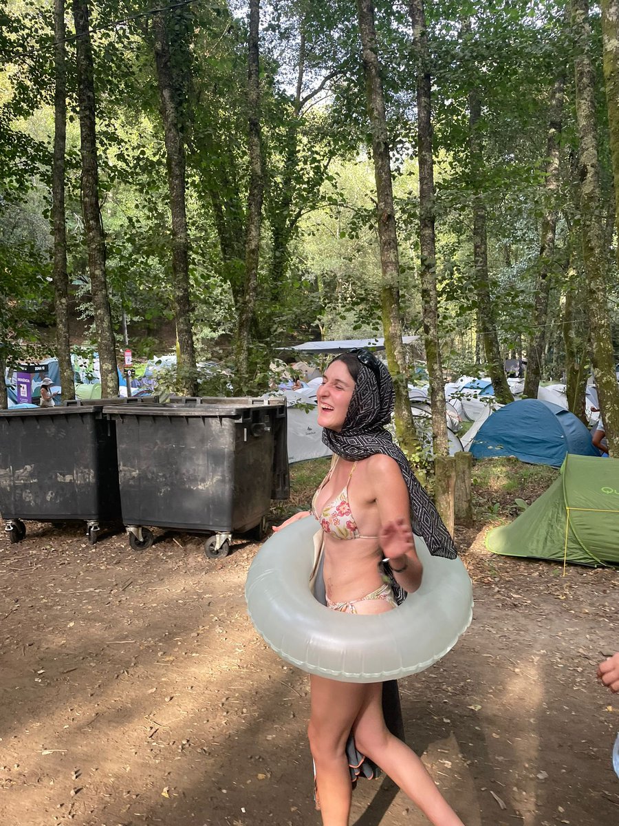 jujubastweets's tweet photo. paredes de coura wild 
(mas voltei de lá pobre) https://t.co/MXSzVASndp