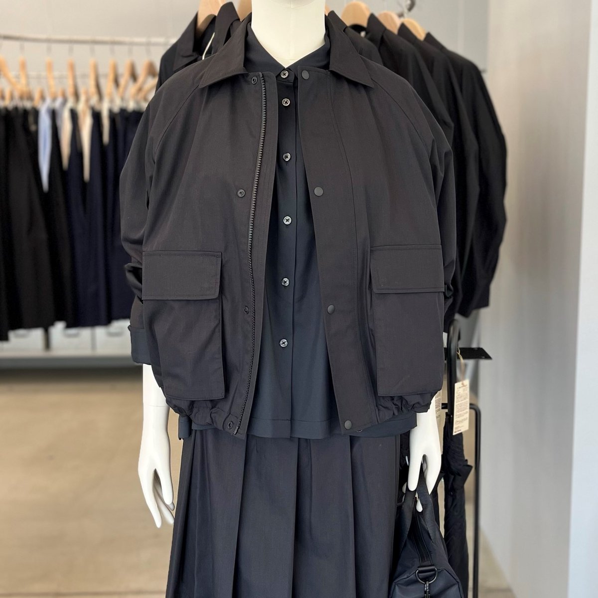 MUJI Labo 婦人　ユニフォーム素材で作ったショートブルゾン　M ブラック 婦人 ユニフォーム素材で作ったショートブルゾン | 無印良品