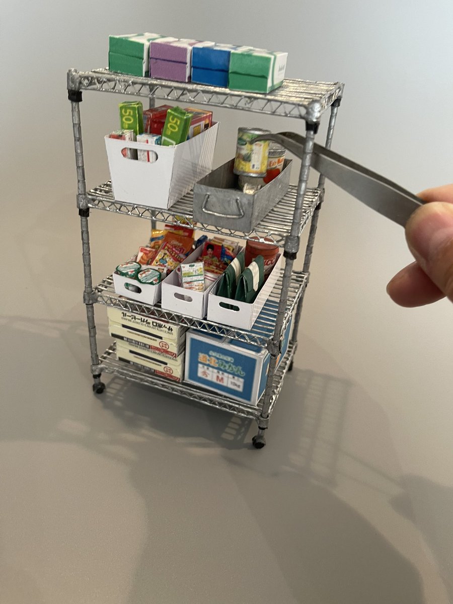 #少しでも本物に見えたらいいねお願いします
今回は自販機や建物からかけ離れております。
あくまで作ってみたかったので作りました。
やっぱり紙は強度と歪みが問題ですね。