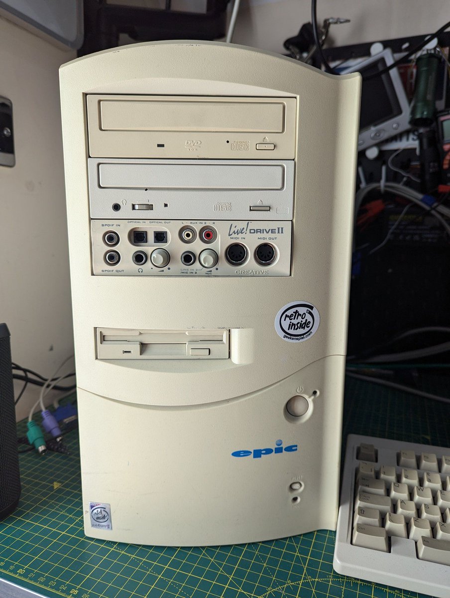 Pentium II 350Mhz
- 3dfx Voodoo3 3000
- Creative Soundblaster Live! Drive