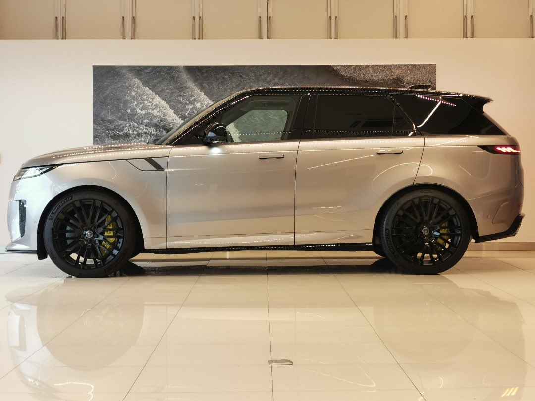 An import unit for you today 

2024 SV Range Rover Sport 

Import ready 

CIF $180,000

Call/Text (Peter)☎️ For further details 
+256 742 178 848
+256 761 960 382