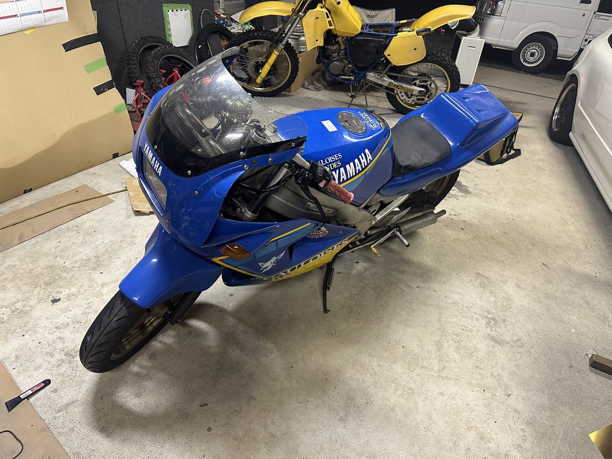 tzr250 1kt 売ります
45万引取希望
当時物sugoチャンバー　逆シフト
ちょくちょく走ってます
カウル割れタンク凹みあり
#バイク売り