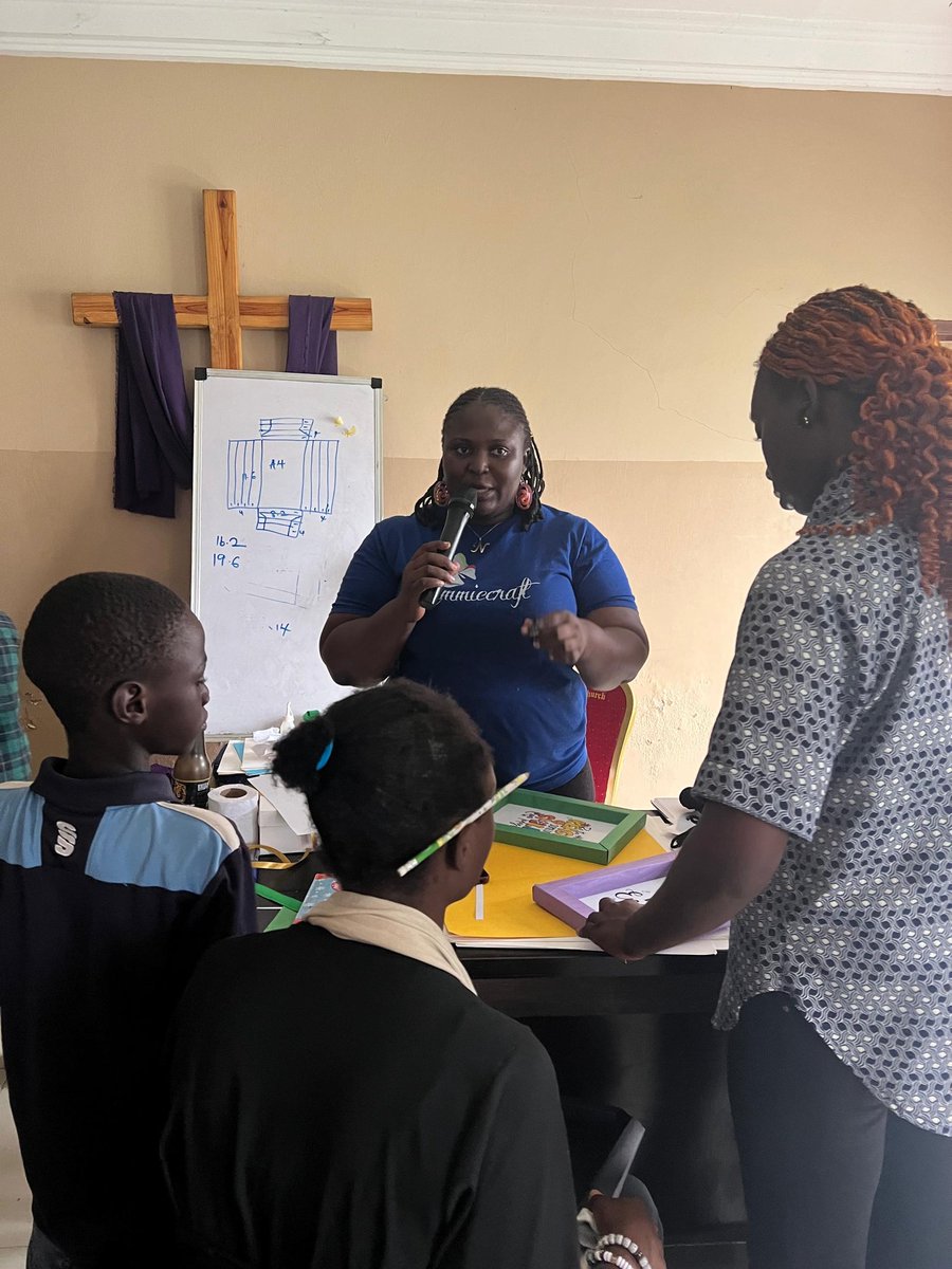 _Nimmiee's tweet photo. On August 21, 2025, we were privileged to train some teenagers in Lagos on making gift boxes & paper frames ๐๐ผ๏ธ using recyclable paper ๐โป๏ธ.
It was all about creativity + eco-consciousness + confidence-building. ๐ก
#Art #Sustainability #YouthEmpowerment #Nimmiecraft #WeTrain https://t.co/HJkN56s8Tg