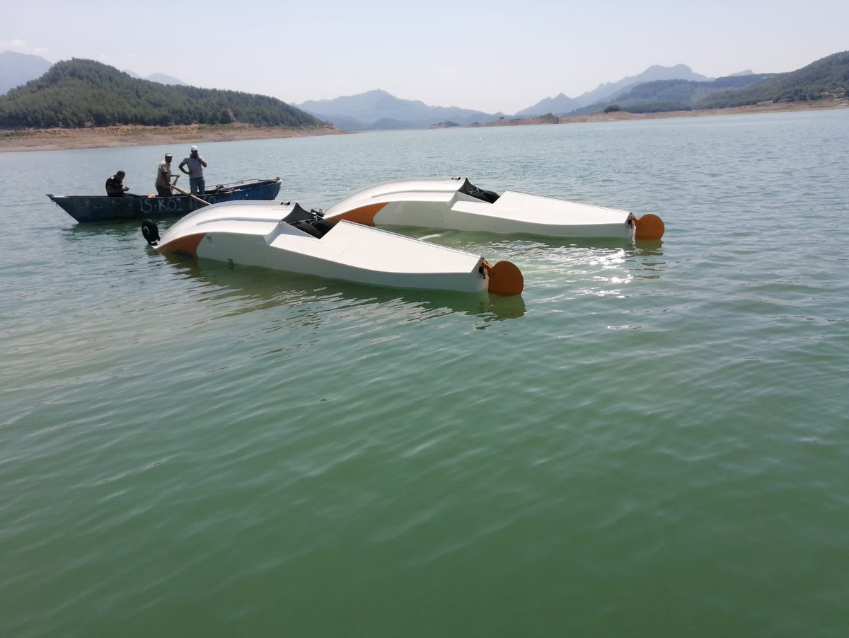 BUCAK'TA BARAJ GÖLETİNDEN SU ALMAYA ÇALIŞAN EĞİTİM UÇAĞI KIRIMA UĞRADI karamanlihaber.com/2025/08/25/buc…