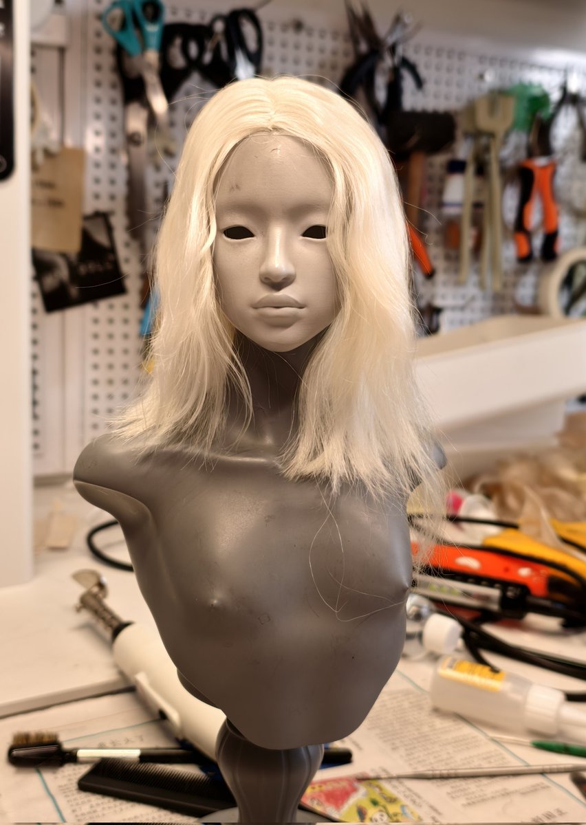 来Lai正在预售中～
p4我今天制作头发的时候拍的灰模，谁懂啊，这丑丑的美丽孩子🥹🥹🥹喜欢的话不要错过了

Doll：Lai
#人形 #bjd #joydoll #비제이디 #BJDMaker
#BJDPhotography #BJDCustomization #BJDPhotography #BJDArt #DollArt #BJDCreation