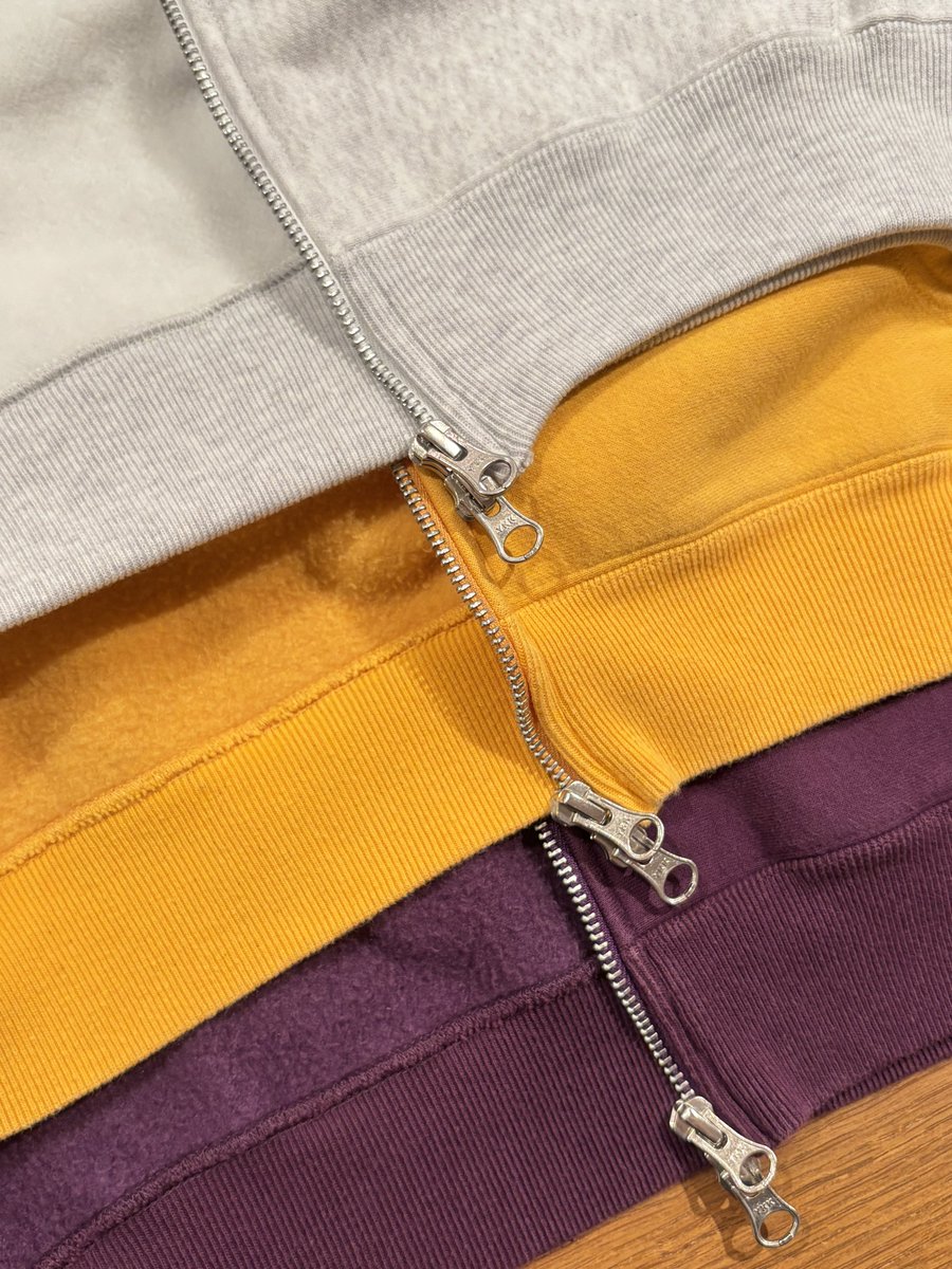 MANOAinter's tweet image. New Arrival🍳PHEENY

今季の裏毛スウェットは、久々に登場したジップジャケットを揃えました！コンパクトなショート丈が、可愛いスタイリングバランスを作ります。
ふわふわな暖か裏毛は、寒い季節に大活躍♡
グレー、イエロー、パープル¥34100
#pheeny #ziphoodie #2025aw #manoainternational