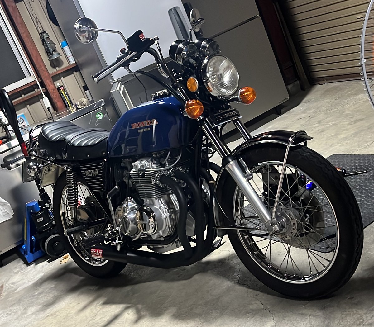 nashioji's tweet photo. 鈴虫鳴く
ガレージ寄って
シコシコと

#バイク俳句 https://t.co/QWpHS5pgO7