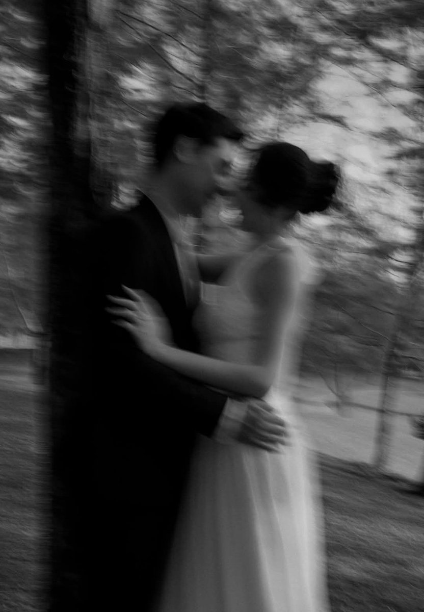 愛しいあなたへ 

あなたが私にとってどれほど大切な存在なのか、うまく言葉にできません。
あなたが私のものになってくれて、本当に幸せです。

私はこの世界の何よりもあなたを愛しています。
あなたは私のすべてであり、たとえどんな困難があっても、
あなたはいつまでも私にとって唯一の人です。