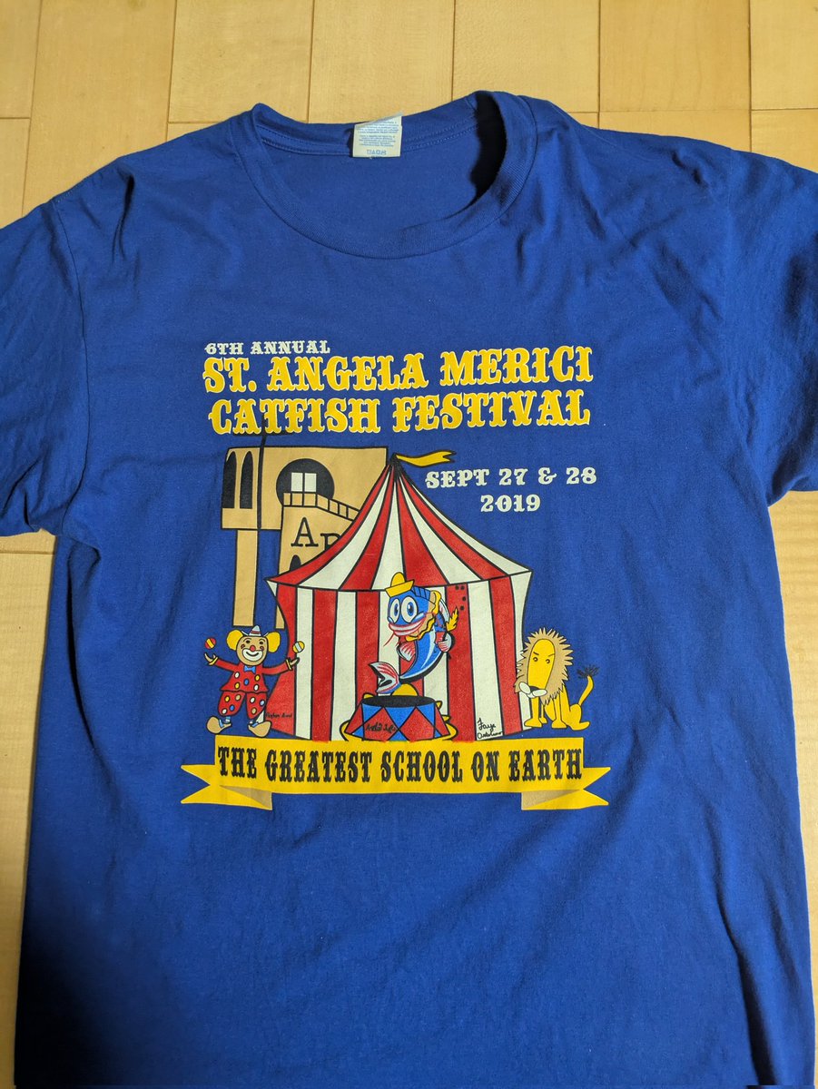 akesoki's tweet image. こんなTシャツ手に入れた。

ナマズ　フェスティバルってなに？
ってか学校なの？

古着まとめ買いしてみたけど、普段手にしないものがあったりして、楽しい(・∀・)

#Tシャツ
#ナマズ
#古着