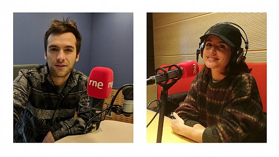 LaSalaRNE's tweet image. No nos lo queremos creer: ha muerto Verónica Echegui. 

En 2017 regresó al teatro con 'El amante' y estrenó la sección "Julietas y Medeas", con Prado Campos:
📻rtve.es/play/audios/dr…

En 2018 giró con 'La Strada' y vino a #RNE junto con Ricardo Gómez:
📻rtve.es/play/audios/la…