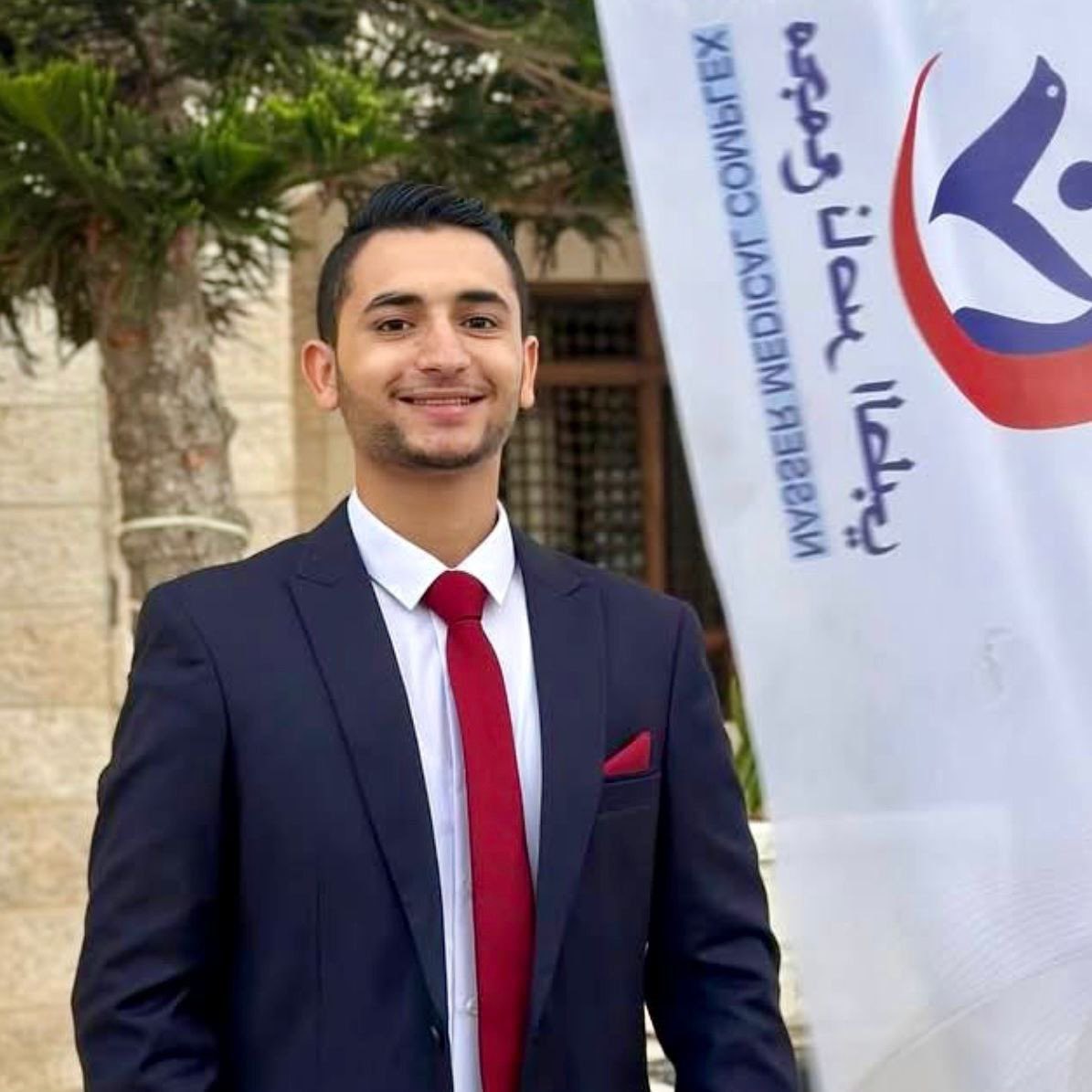 S_Aljafarawi's tweet photo. استشهاد الطبيب محمد محمود اسماعيل الحبيبي في استهداف مستشفى ناصر 
الله يرحمك 💔 https://t.co/aAl5sEDEKm