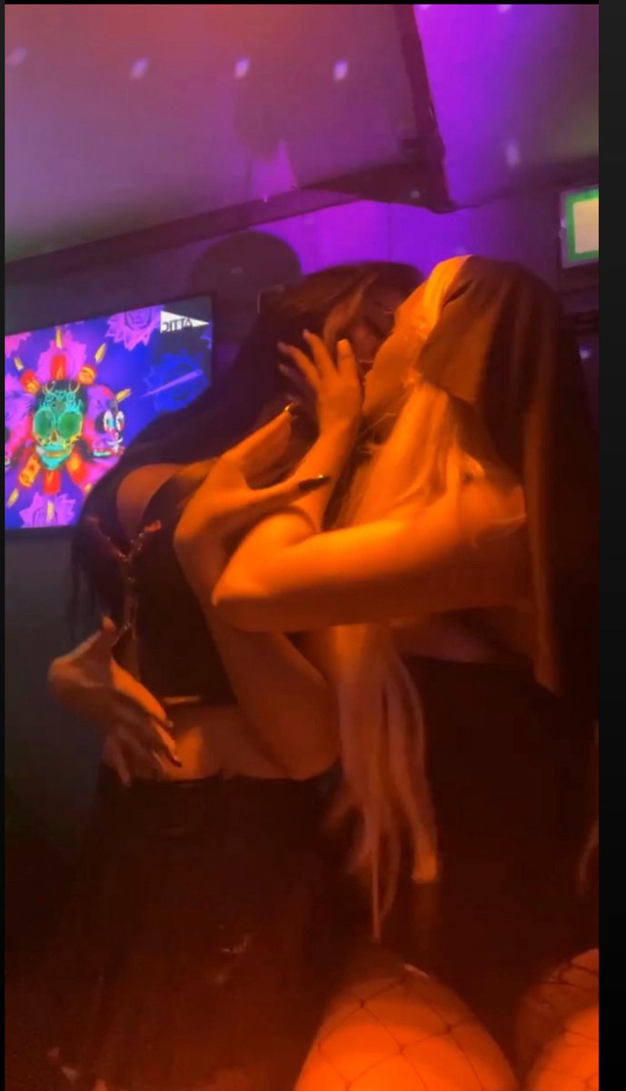 Kisses for everyone 😘😘😘