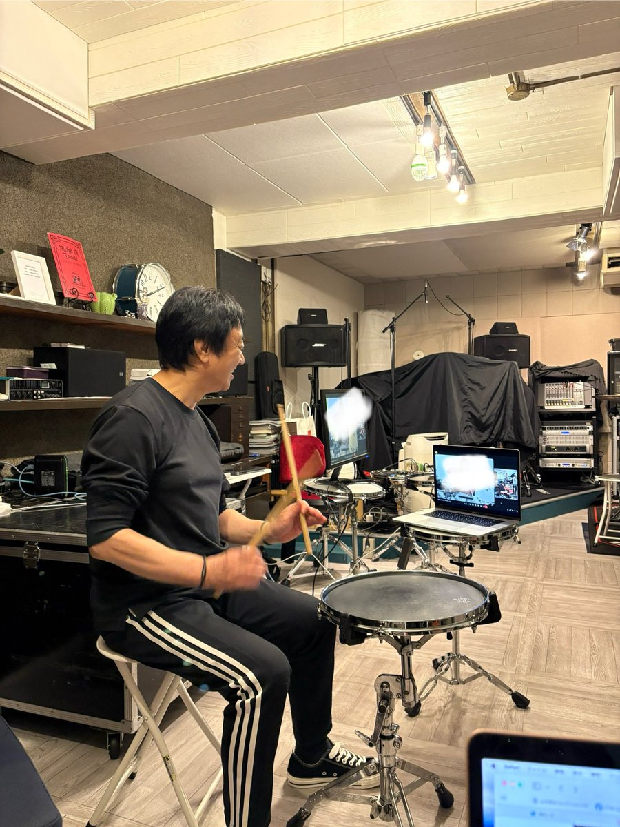 おまんさーは、ここが動いてるでしょ
ほら、あたいは、動いてないでしょ

わっぜ、力抜いて！
ちぇすと、頑張れ！

え？もうおまんさーとか言わないの？
あ、おばあちゃんは言います、、、

昔、鹿児島に住んでたことあるから
全力で知ってる鹿児島弁使うんだけど