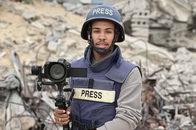Un autre carnage à #Gaza. Plus de 20 #Palestiniens dont 4 journalistes tués ce matin par des frappes aériennes israéliennes. Les bombardements ont ciblé l’hôpital Nasser dans le centre de #Khanyounes, dans le sud de la bande de #Gaza. La stratégie de #Netanyahou: tuer, affamer