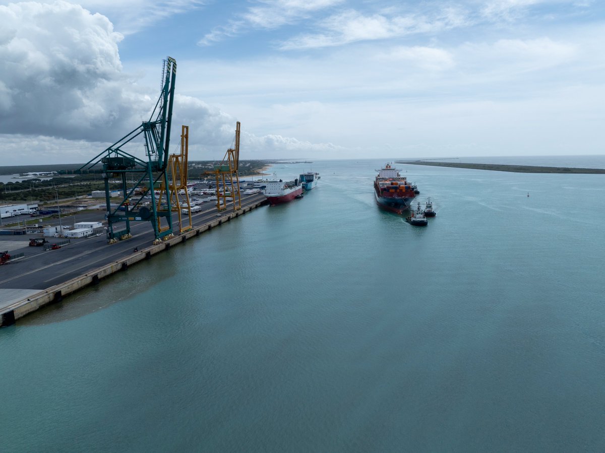 APHuelva's tweet image. 🌐 El #PuertodeHuelva, pionero en España tras incorporar los primeros proyectos de #IA a la Plataforma de Inteligencia Artificial para Puertos (PIAP)

Destacamos el impulso que supone para el sector logístico-portuario la puesta en marcha de la #PIAP

➡ lc.cx/y8bp8W