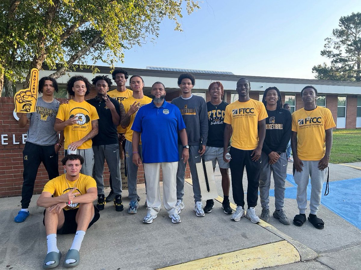 Men’s Basketball welcomed students back on the first day of school this morning at Cliffdale Elementary School!🏀

#ForwardTrojans #FutureReady