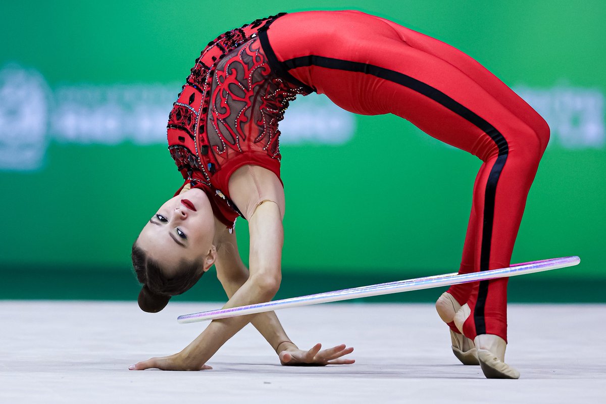 esteruss tweet media