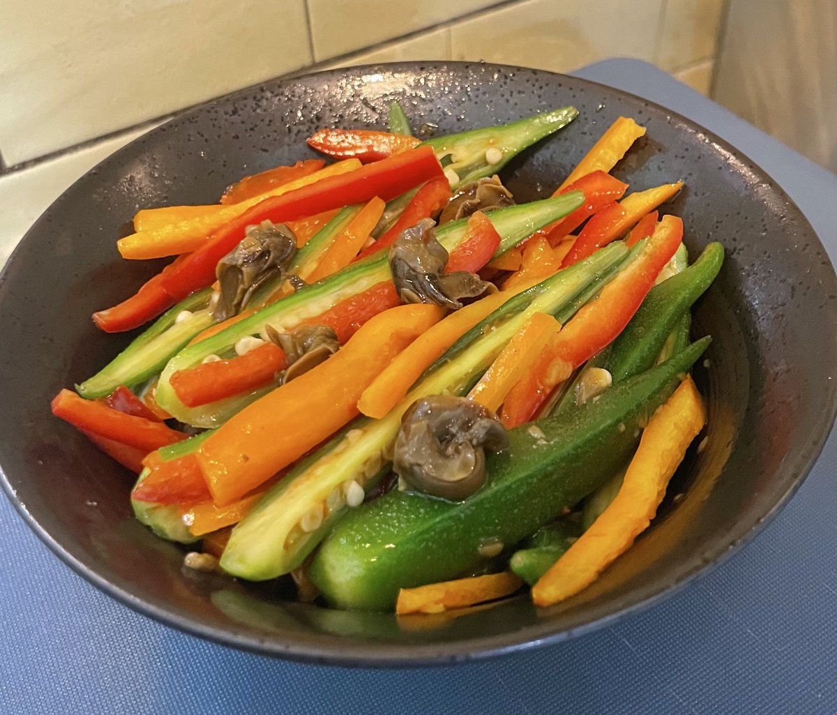 下班的一抹瞬間🌈陪伴
炎熱又要開胃的飲食
就從繽紛的顏色開始