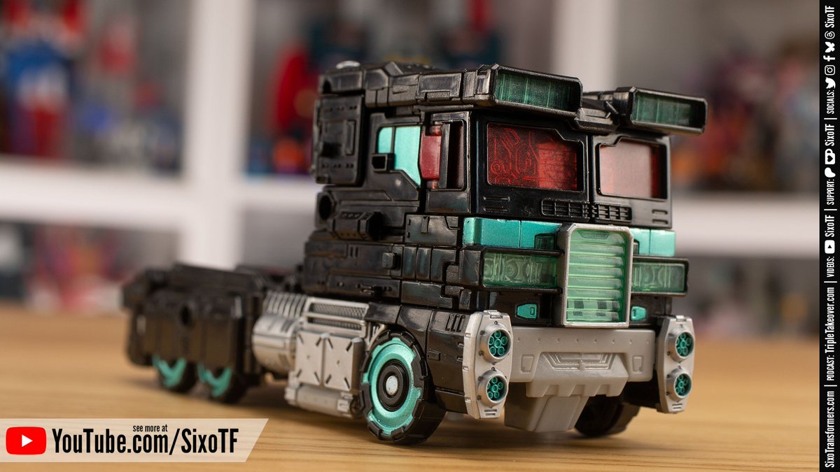 NEW VIDEO! Does it come in black? Why, yes it does! Checking out the *gorgeous* TakaraTomy Siege Nemesis Prime in a new Transformers review - LINK BELOW ⬇️