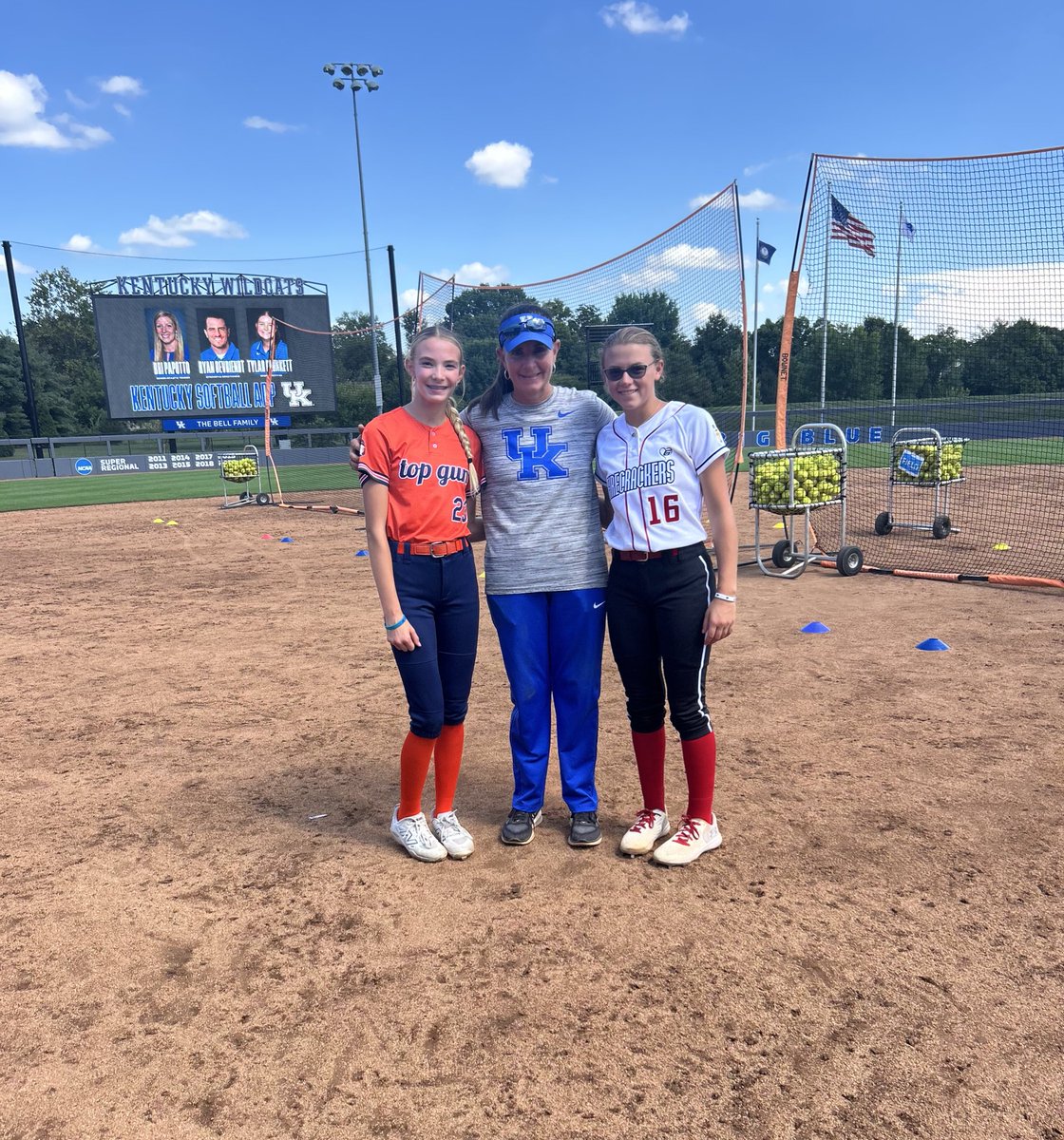SophiaStubos's tweet image. Thank you Kentucky for the amazing camp this weekend!! I appreciate all the great feedback and tips you shared. I also got to catch up with an old teammate! @UKsoftball @UKCoachLawson