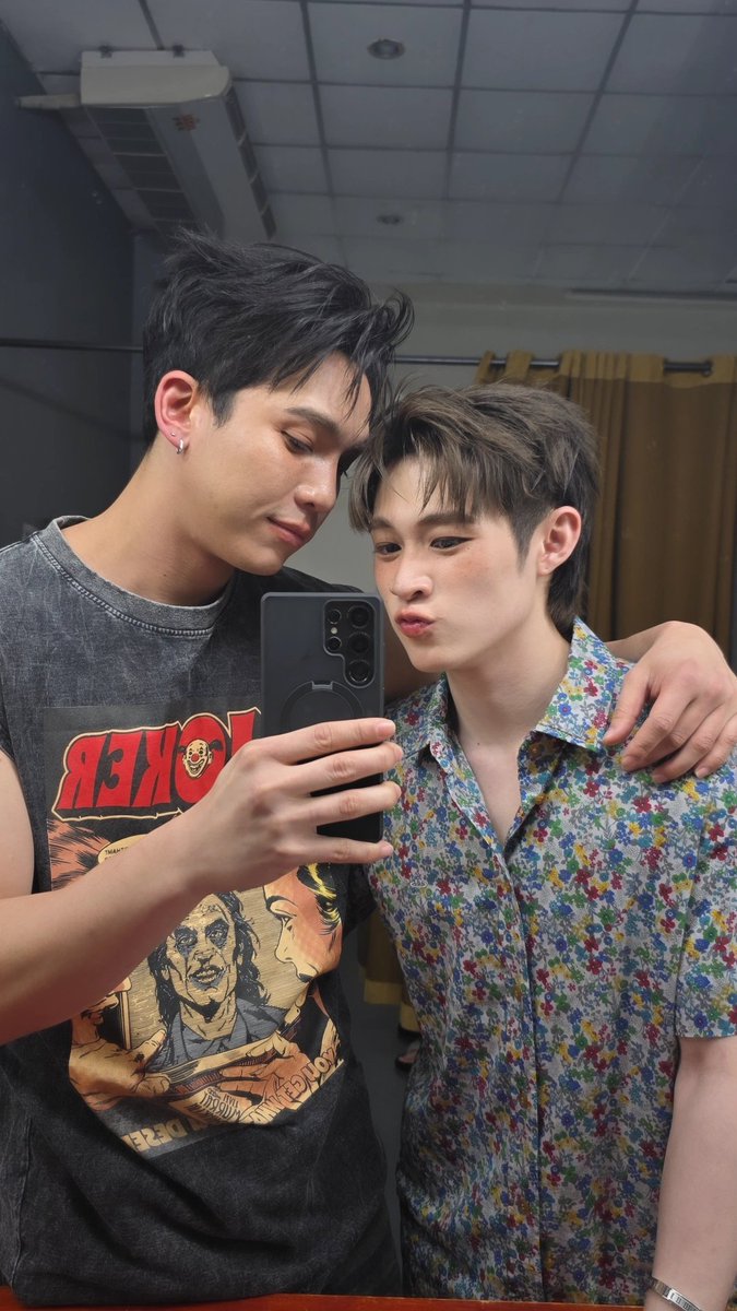 หนึ่งในนั้นก็มีพี่อยู่น้า
 #1ล้าน1ดวงใจให้น้องณฐ