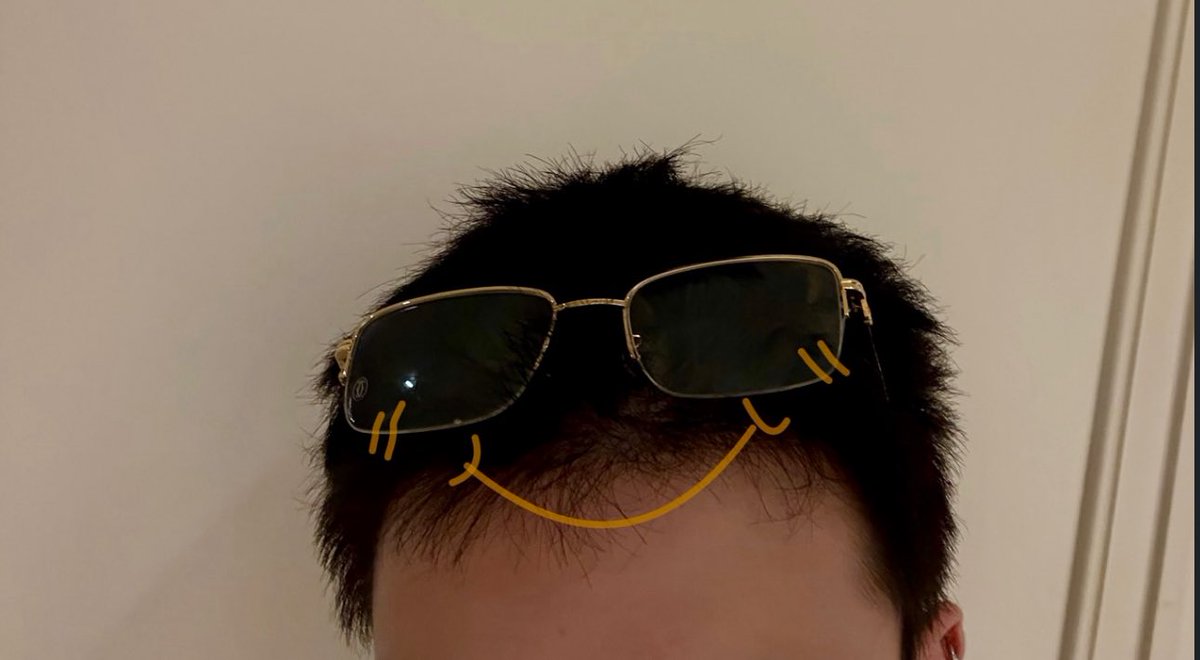 d44eforu's tweet image. bref, j’ai investi dans des lunettes