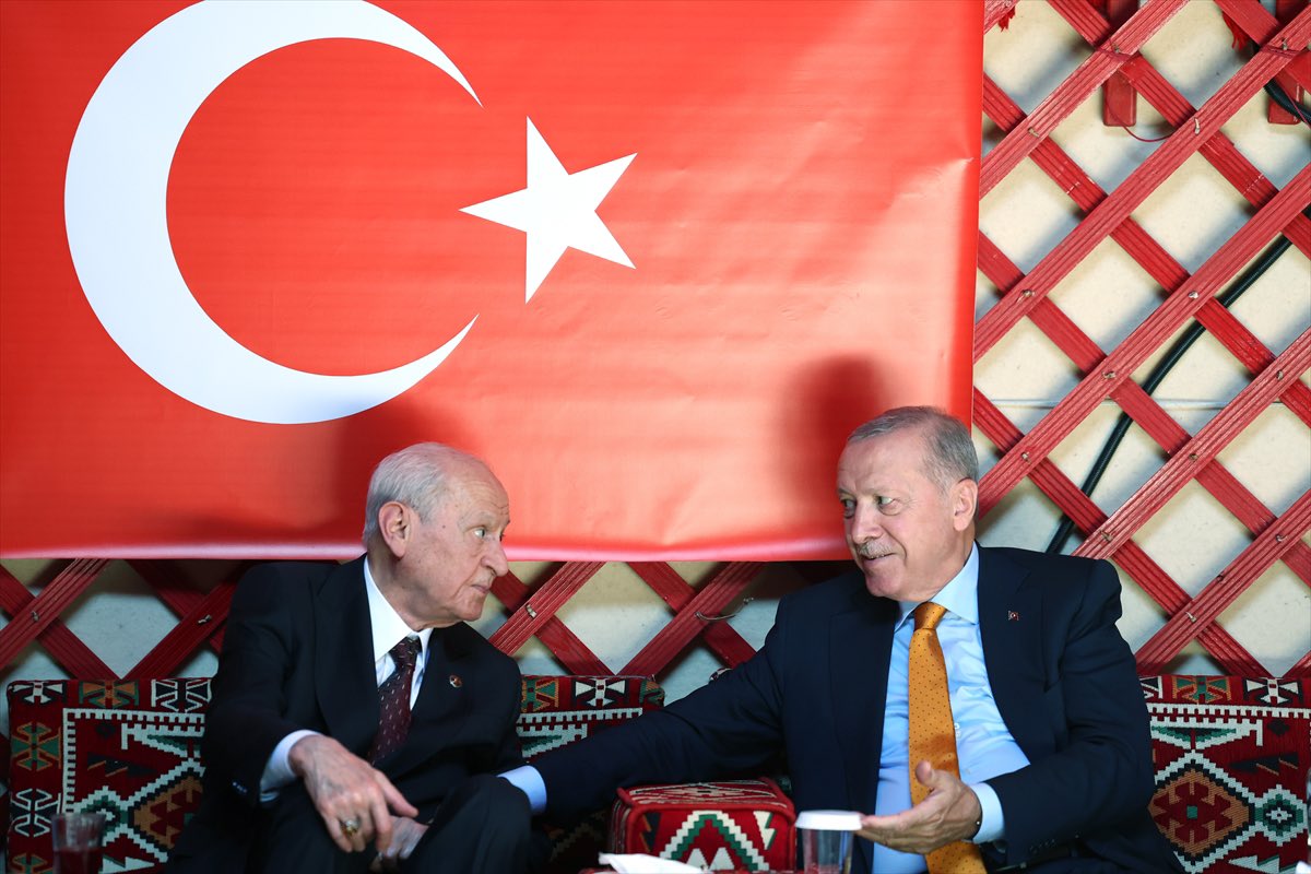 🔴Cumhurbaşkanı Erdoğan ve Devlet Bahçeli, Bitlis Ahlat'ta bir araya geldiler.