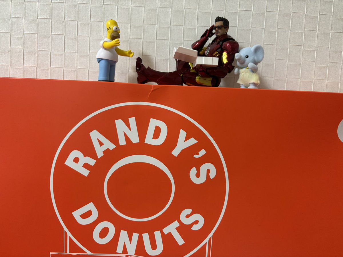 ササスン2(前アカロック中) (@sherlock_verse2) on Twitter photo そのドーナツから下りてくれ! そのドーナツから下りてくれ!