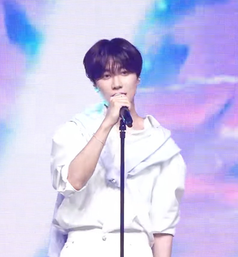 hengyupics's tweet photo. He's channeling his inner seungkwan!!
#SUNHENGYU #쑨헝위 https://t.co/DCgIyoDHRb