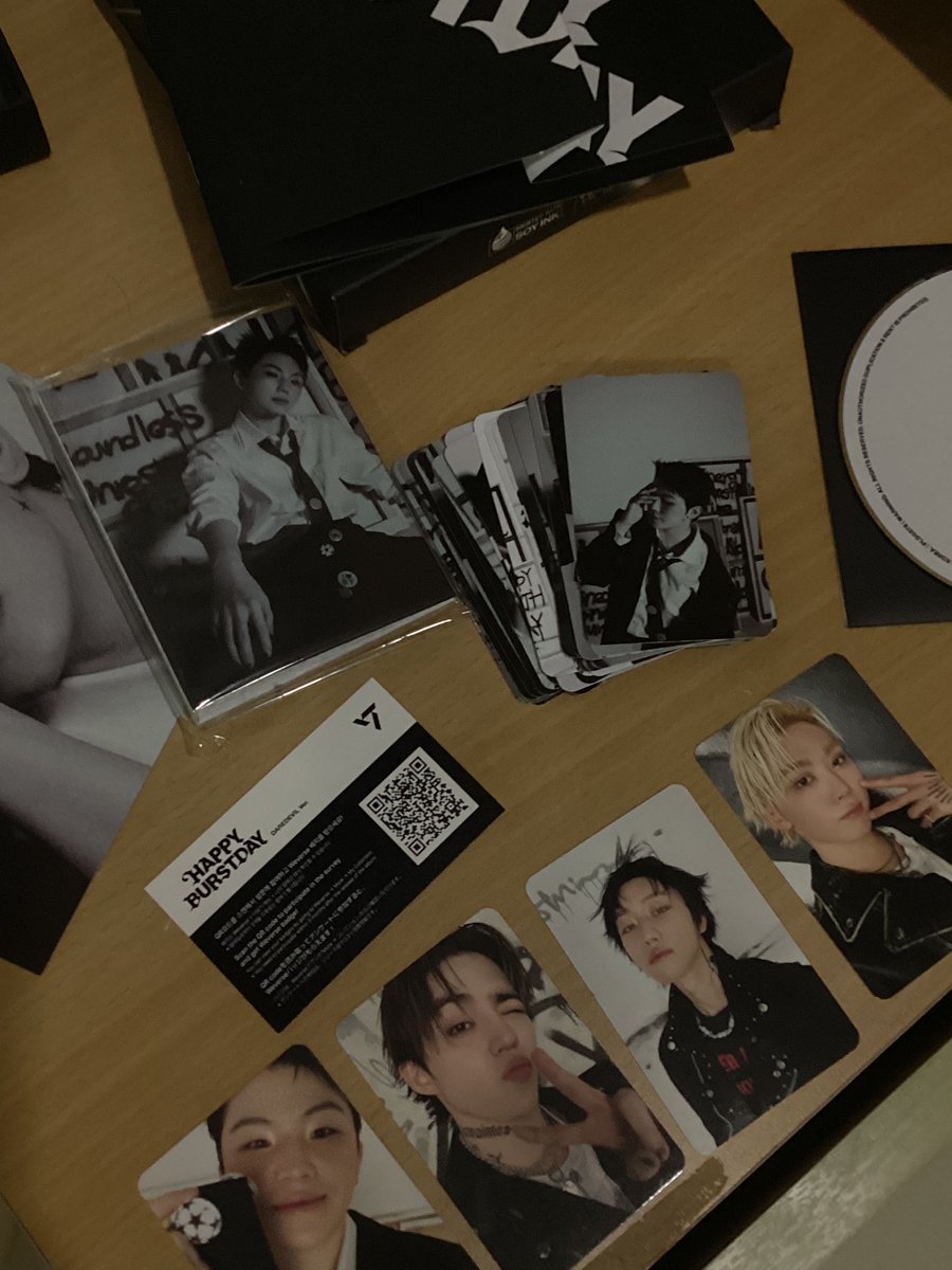 ft_cheolshu's tweet photo. my first ever album (free binigay saakin) tapos bibigyan niya ako ulit ..? 😭😭 im  so  greatfullll  sana  kayo  rin  :)) https://t.co/sk3TFKTDlp