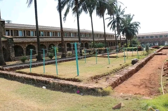 PMutshipula's tweet photo. Nous soutenons la voix courageuse de Mgr Fulgence.
La destruction du Lycée #Lubusha, patrimoine commun, au profit de l’exploitat° minière est inacceptable !
L’éducation ne doit pas être sacrifiée sur l’autel du cuivre & cobalt dont seule la famille #Tshisekedi est bénéficiaire. https://t.co/6IPUghZk5a