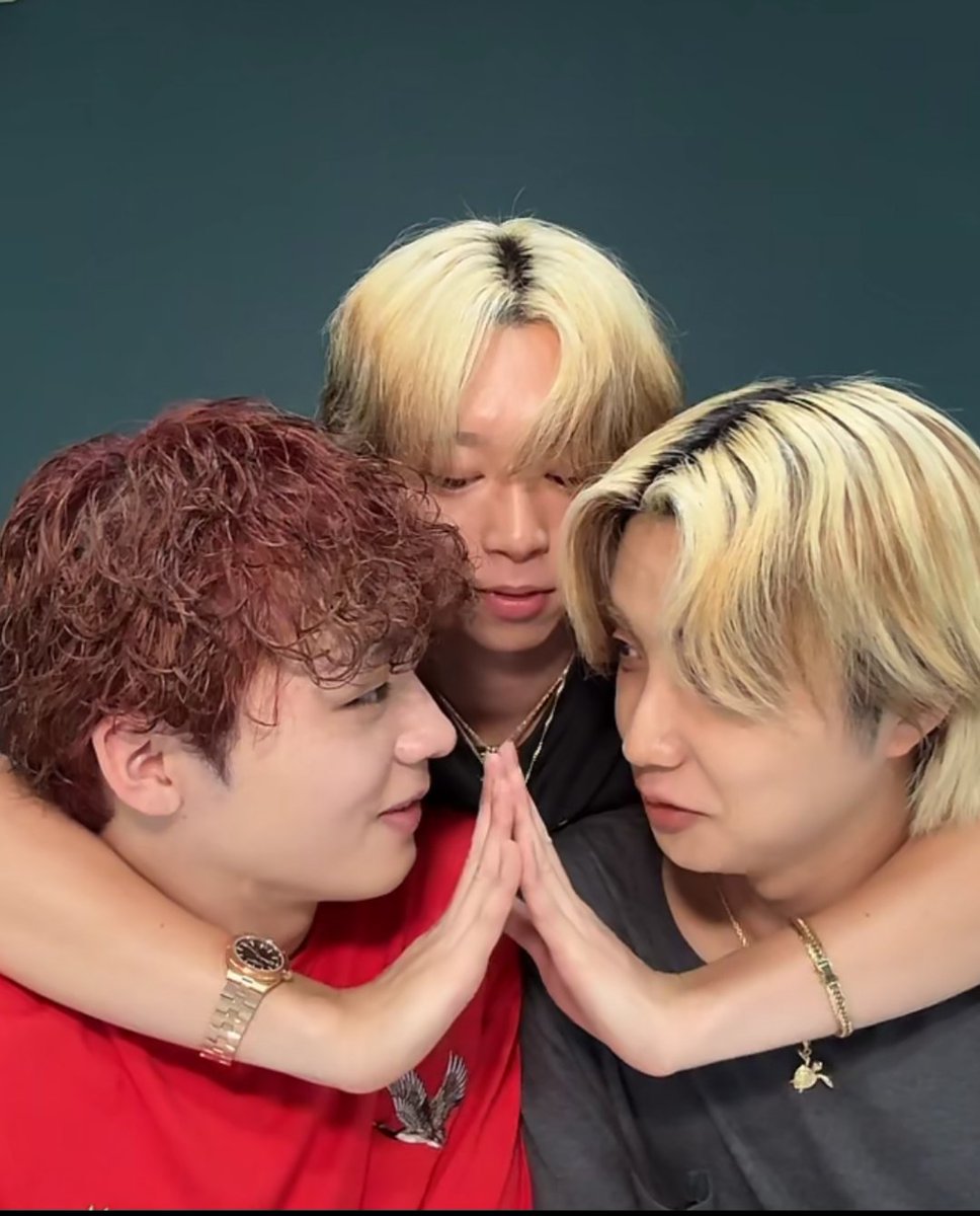 ryuatabesty's tweet photo. なかよしFC🥰　
ソウタ引き寄せありがとー♡
1枚目のジュノリュウの表情🤭
このスリーショット可愛くて大好き♥
#BF_SecretGarden
#BEFIRST https://t.co/sx4kMgBeH1