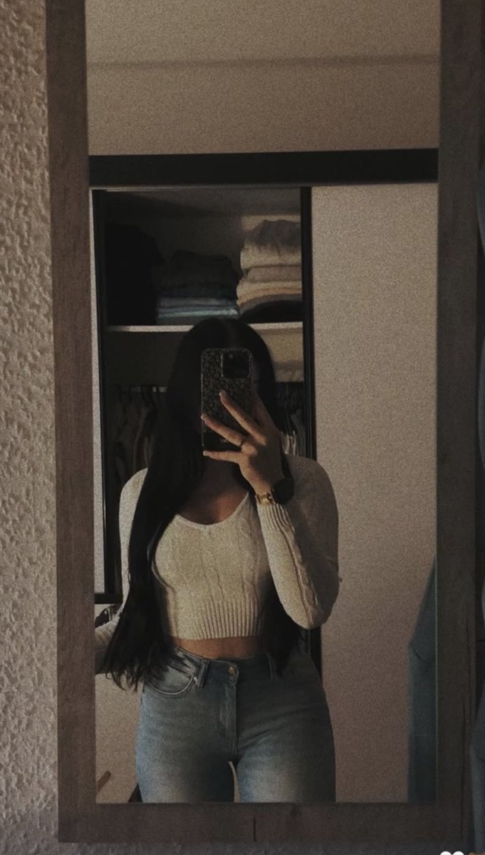 Lass uns ein Spiel spielen Wir gehen mit deiner Kreditkarte einkaufen und sobald sie abgelehnt wird mach ich dich vor allen fertig und zwinge dich meine Füße zu küssen #findom #femdom #paypig #zahlsklave #geldherrin #humanatm #cuckold