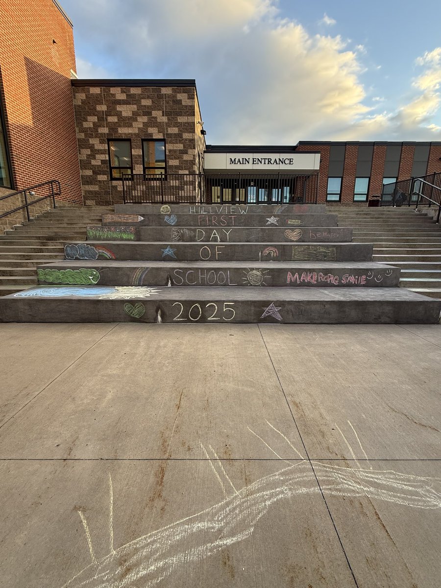 Here we go <a href="/GCASDK12/">Grove City Area School District</a>!  Happy First Day!!! #GCASDproud