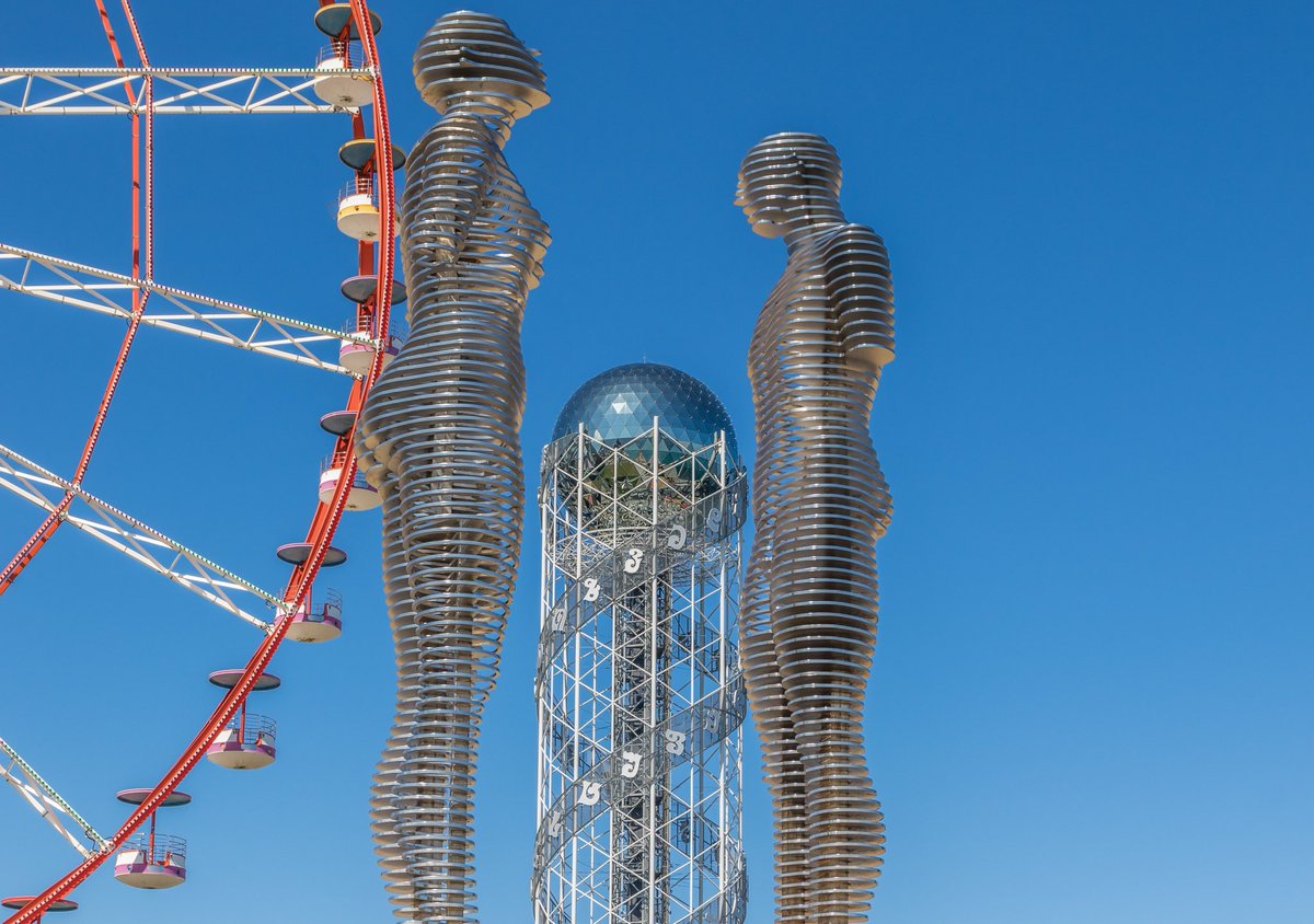 Spend summer days in Batumi by the Black Sea 🌊☀️
📸 GNTA