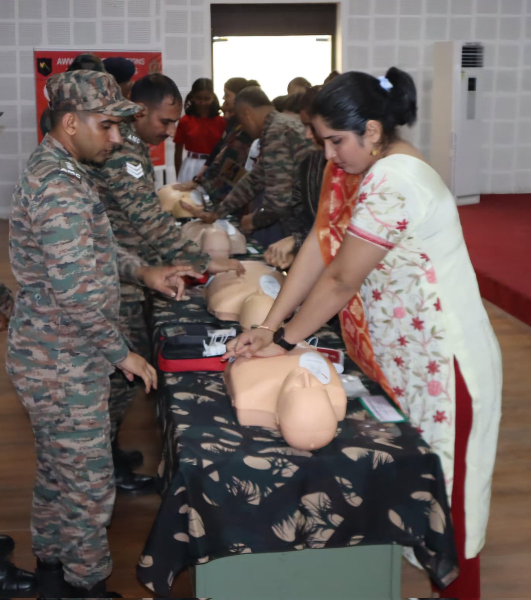 KonarkCorps's tweet photo. During #AWWAWeek2025, #BattleAxeDivisionDivision organised related events like Health Camp, First Aid Classes, Felicitation of #VeerNaris &amp; #AWWA awardees at #Jaisalmer, #Alwar, #Niwaru, #Udaipur, #Jodhpur &amp; #Pokhran.

@adgpi
@IaSouthern
@OfficialAwwa https://t.co/Hmu771VeaK