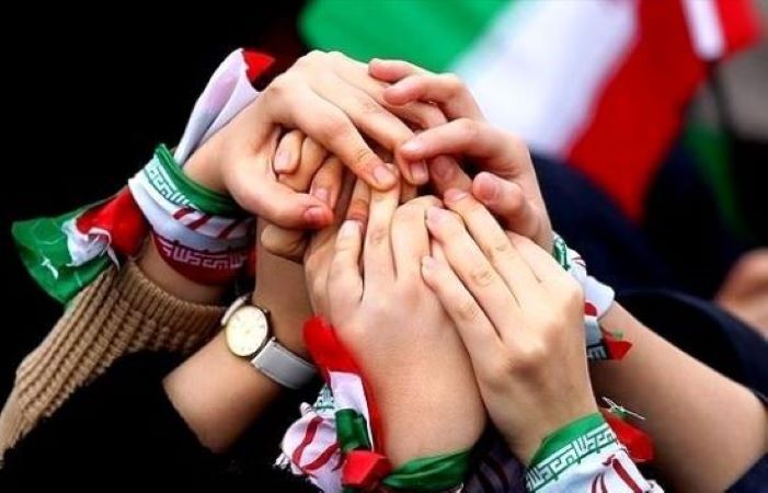 Javadpour_a's tweet image. تکلیف مشخص است؛ همه باهم در کنار هم برای ایران اسلامی درمقابل منفورترین رژیم دنیا خواهیم ایستاد. دفاع از ایران اسلامی نتنها یک #وظیفه_ملی بلکه وظیفه انسانی است؛ زیرا ایران و ایرانیان آخرین جبهه #اخلاق و #بشریت است.
با حرف‌هایمان دشمن را شاد نکنیم! 
#اتحاد_مقدس
#هفته_دولت 
#حمایت