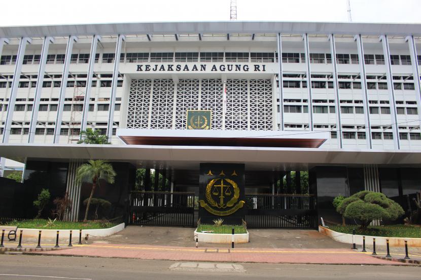 IntanAzhrrr's tweet photo. good news! Kejagung dipercaya publik. Keep up the good work!  Source: https://t.co/TaBajyPpmn https://t.co/yiOaQQkfI3