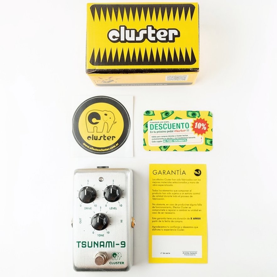 EfectosCluster's tweet image. ¡Un clásico del rock nacional! 🎸 
El Tsunami-9 de Efectos Cluster es el overdrive que marcó una época. 🎶 Sonido con alma, realce de medios y la dinámica que tu púa merece. 🇦🇷

#Tsunami9 #EfectosCluster #RockNacional #Overdrive #PedalesDeEfecto #Guitarra
