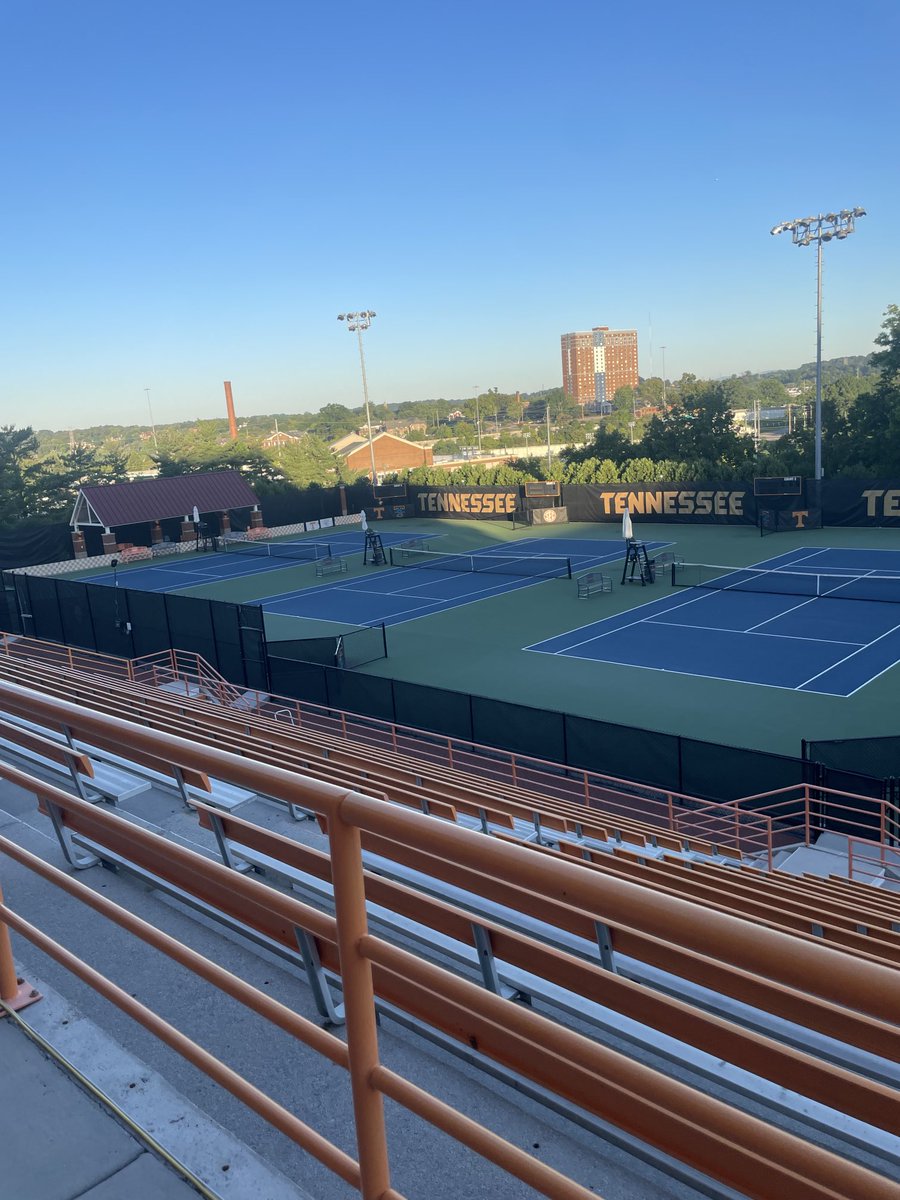 Glorious day for some ⁦<a href="/UTR_Sports_/">UTR Sports</a>⁩ 🎾 here in Knoxville 🍊 ⁦<a href="/JamesMcKie_UTR/">James McKie</a>⁩ ⁦<a href="/Vol_Tennis/">Tennessee Tennis</a>⁩