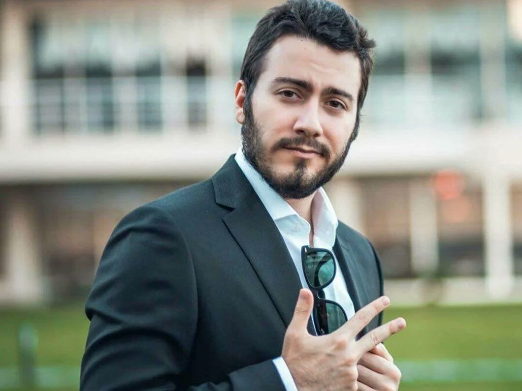 Başak Karahan, sosyal medya paylaşımları gerekçesiyle Enes Batur'a 5 kuruşluk tazminat davası açtı.