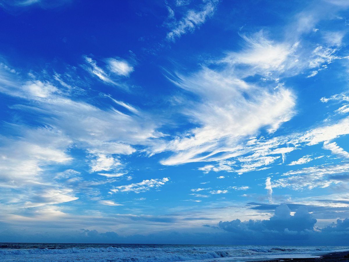 夏と晩夏な近所の海