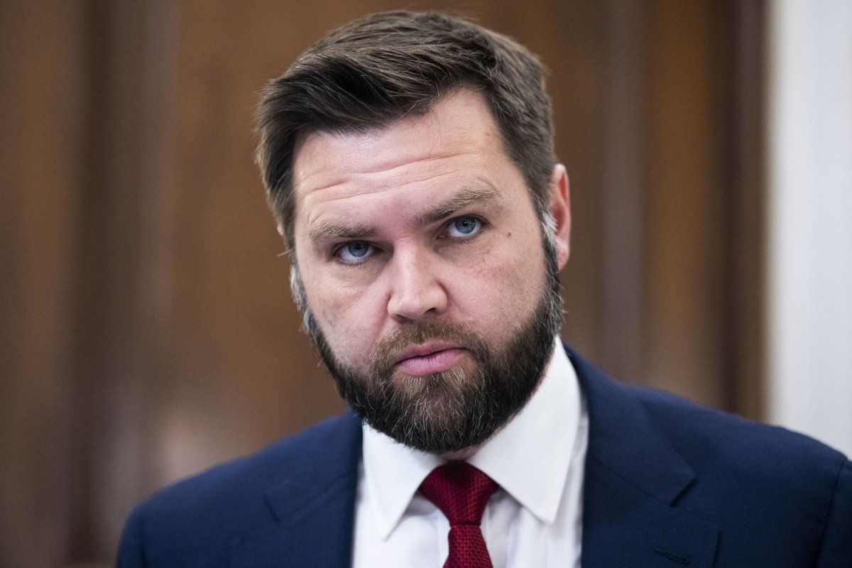 🚨🚨🚨JD Vance caught trying to insight Regime change in Ukraine and allied nation to the West🚨🚨🚨

Valerii Zaluzhnyi the current Ukrainian Ambassador to the United Kingdom and former Commander-in-Chief of the Armed Forces of Ukraine was approached by JD Vance team who was