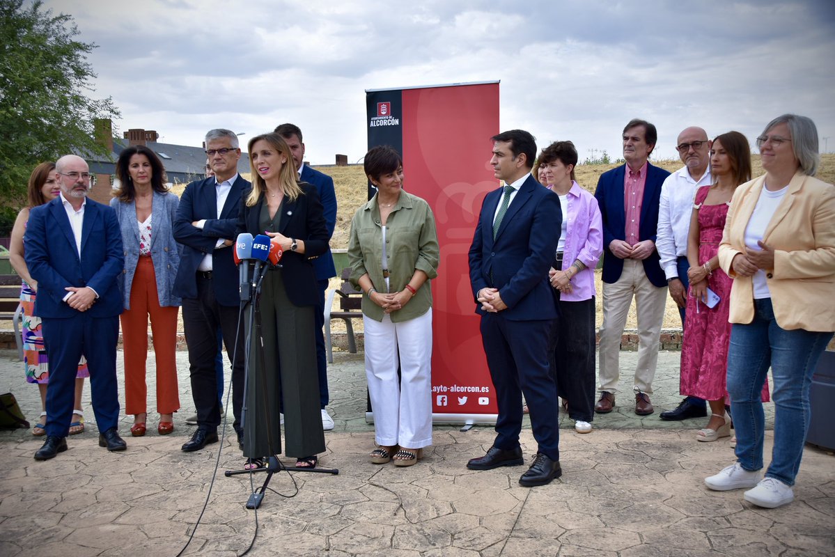 Delegación del Gobierno en Madrid 🏛️ (@dgobiernomadrid) on Twitter photo 🏘️ Los alojamientos dotacionales para universitarios en #Alcorcón son una apuesta por una vivienda digna y asequible para los jóvenes, que impulsa también el acceso a la educación superior.
Hoy ha visitado estas instalaciones la ministra de <a href="/viviendagob/">Ministerio de Vivienda y Agenda Urbana</a> <a href="/isabelrguez/">Isabel Rodríguez García</a> junto a su 🏘️ Los alojamientos dotacionales para universitarios en #Alcorcón son una apuesta por una vivienda digna y asequible para los jóvenes, que impulsa también el acceso a la educación superior.
Hoy ha visitado estas instalaciones la ministra de <a href="/viviendagob/">Ministerio de Vivienda y Agenda Urbana</a> <a href="/isabelrguez/">Isabel Rodríguez García</a> junto a su
