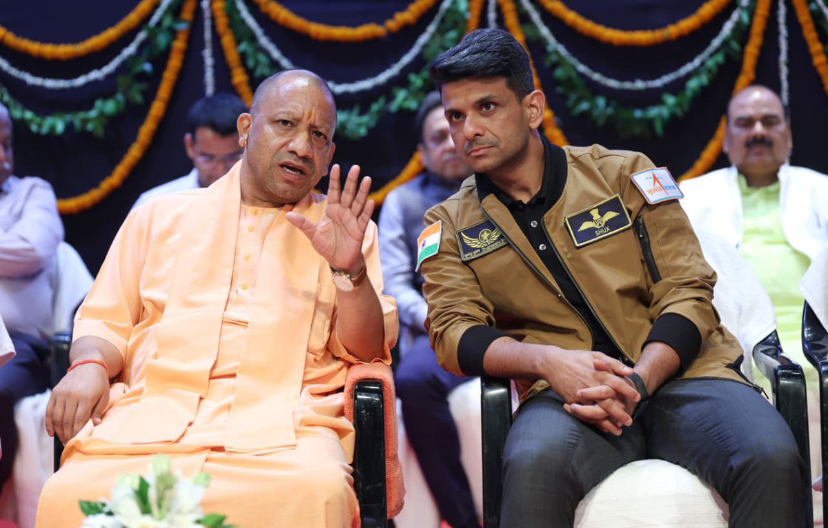 इस फोटो ने तो दिल जीत लिया।
#यूपी_का_गर्व_शुभांशु